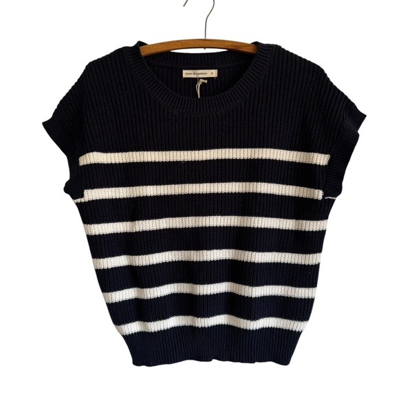 Moon and Madison Summer Striped Navy Short Sleeve Knitted Top Size Small NWT - Picture 1 of 7